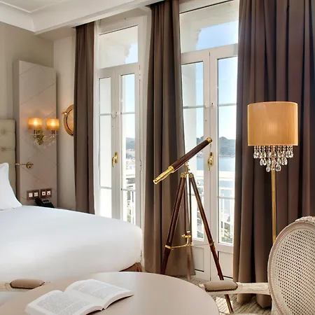 Grand Des Sablettes Plage, Curio Collection By Hilton